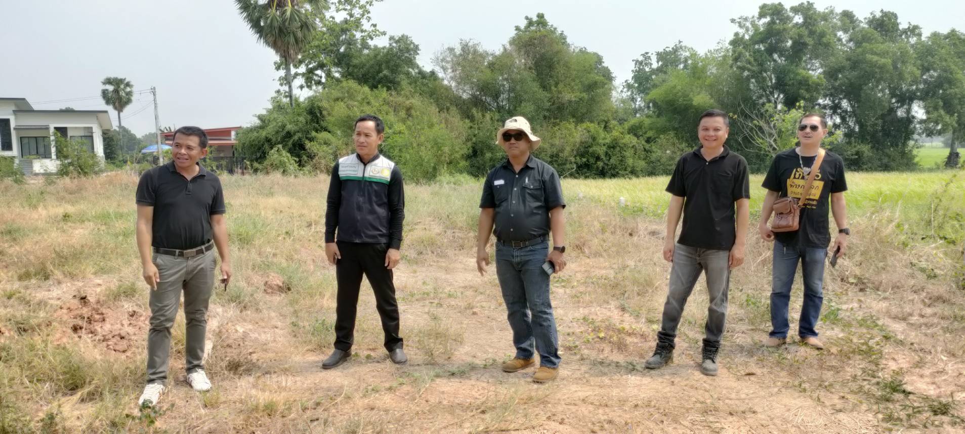 title - ส.ป.ก.พิษณุโลก ได้รับความอนุเคราะห์จากองค์การบริหารส่วนจังหวัดพิษณุโลก  ปรับพื้นที่โดยรอบการคารสำนักงาน ส.ป.ก.พิษณุโลก